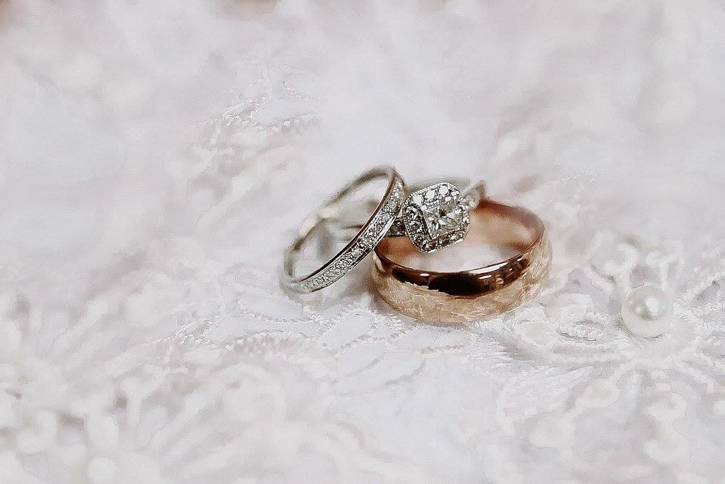 wedding ring photography 