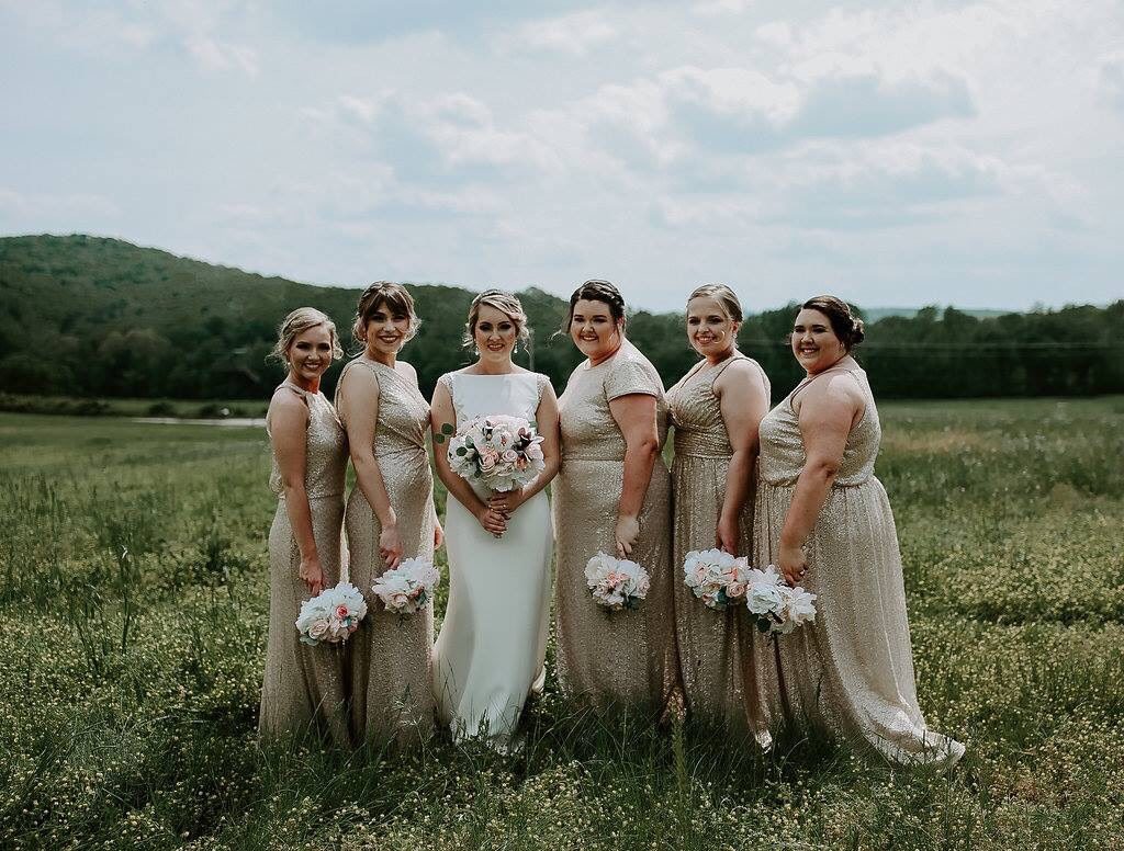 bridal party at Tennessee wedding venue 