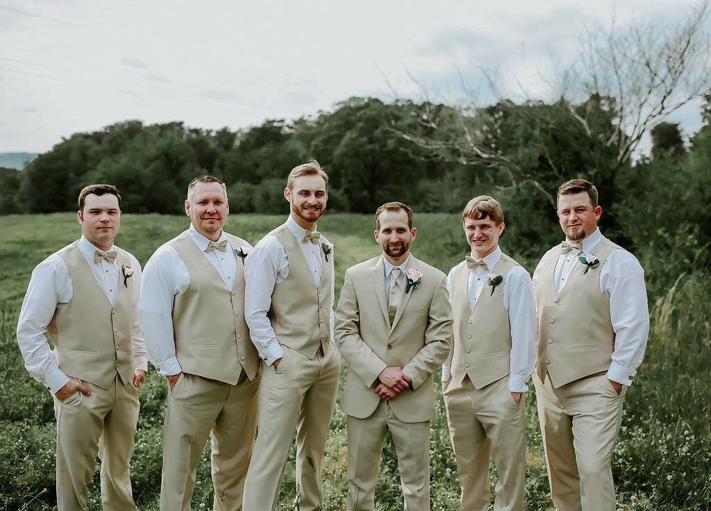 groom and groomsmen at wedding venue in Tennessee
